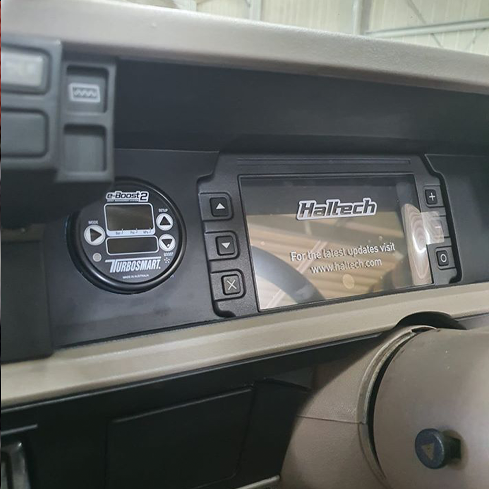 Holden Commodore VL 1986-1988 Haltech iC-7 / uC-10 dash mount by Mako Motorsport
