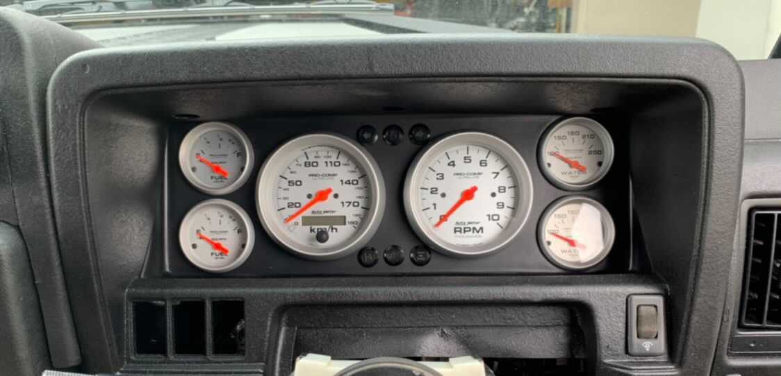 Nissan Patrol GQ 1988-1997 Haltech iC-7 / uC-10 dash mount by Mako Motorsport