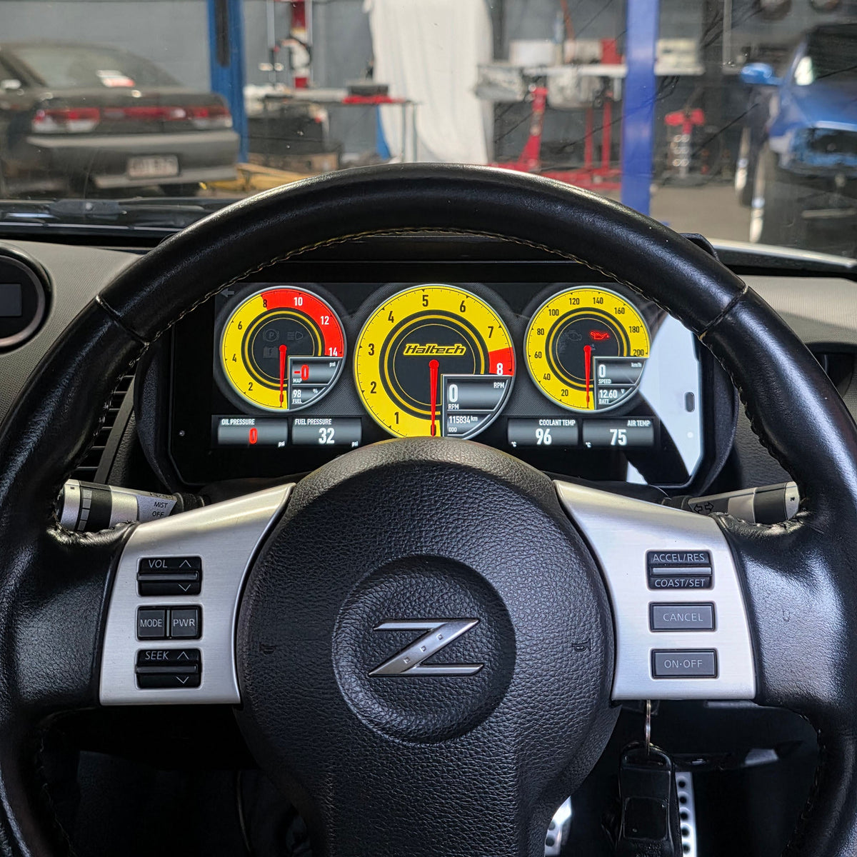Nissan 350Z Z33 2003-2009 Haltech iC-7 / uC-10 dash mount by Mako Motorsport