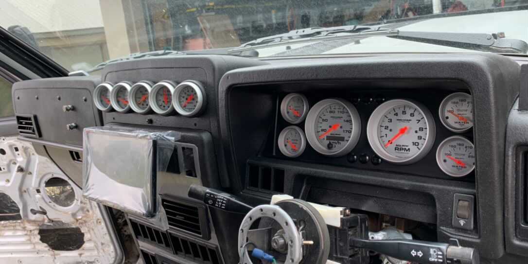 Nissan Patrol GQ 1988-1997 Haltech iC-7 / uC-10 dash mount by Mako Motorsport